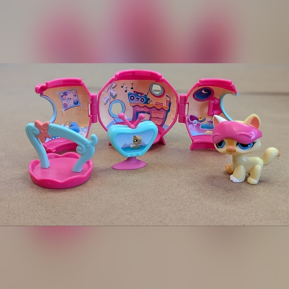 LPS | Bundle of Figures & Cat Snooze 'n Slumber Mini Pet Carrier Set - Picture 12 of 12